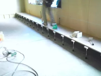 仙台院20110113　床が作られて行ってます。